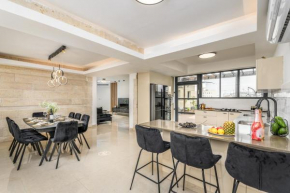 Apartment In The Shukanyon Building In Jerusalem